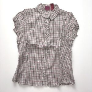 • gray button up shirt •